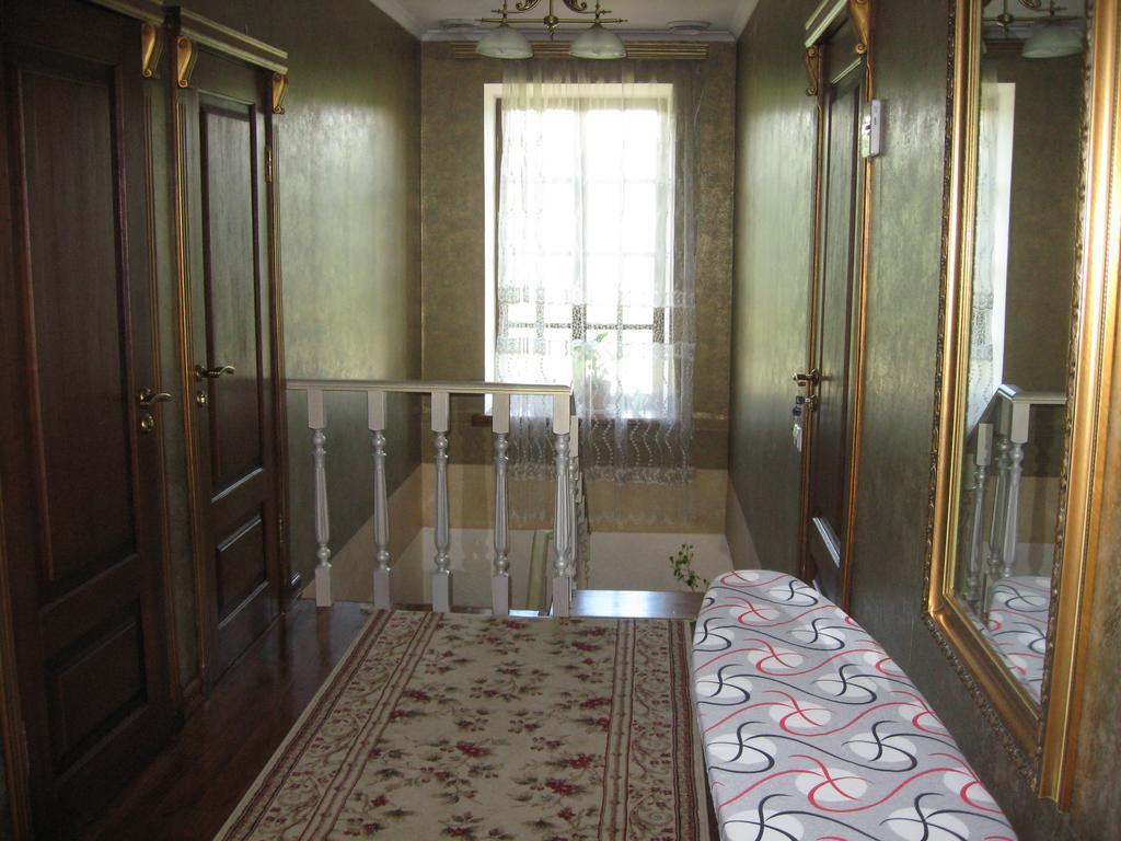 Guesthouse Grand Canyon คาเมียเนตส์-โปดิลสกี ภายนอก รูปภาพ