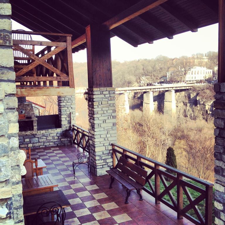 Guesthouse Grand Canyon คาเมียเนตส์-โปดิลสกี ภายนอก รูปภาพ