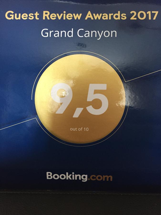 Guesthouse Grand Canyon คาเมียเนตส์-โปดิลสกี ภายนอก รูปภาพ