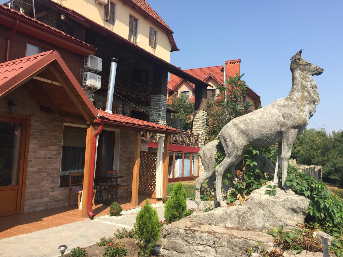 Guesthouse Grand Canyon คาเมียเนตส์-โปดิลสกี ภายนอก รูปภาพ